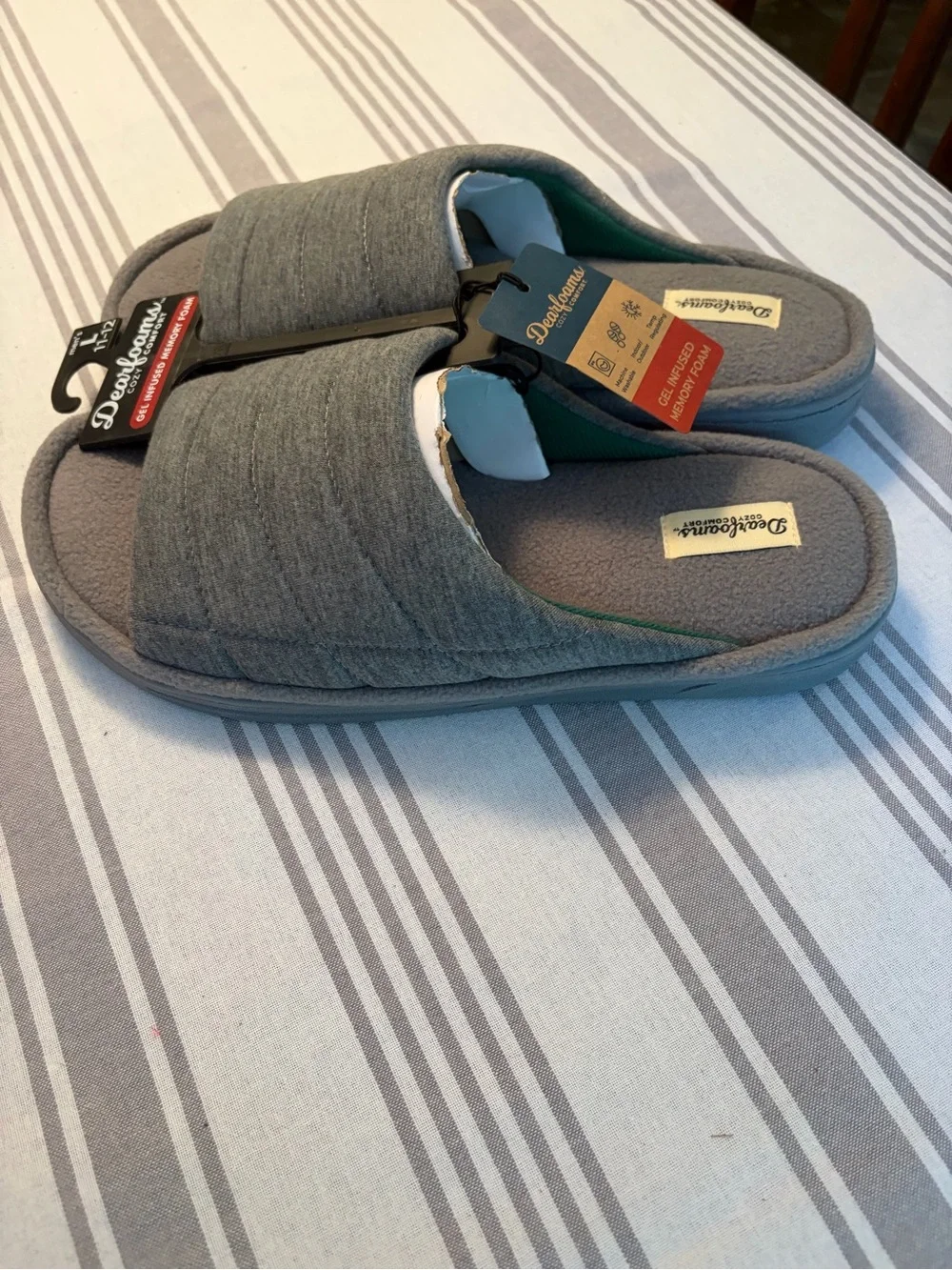 dearfoams Men’s Gray Quilted Gel-Infused Memory Foam Slippers
